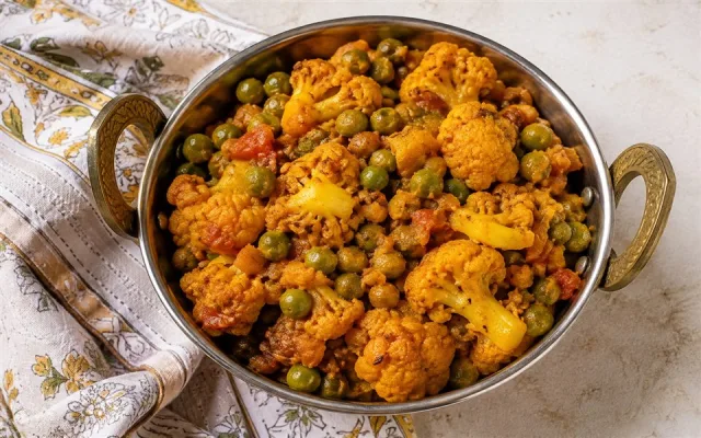 गोभी मटर तैयार व्यंजन