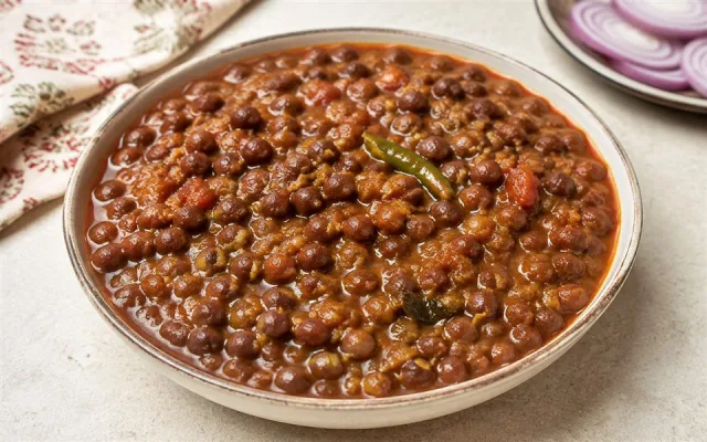 काला चना करी तैयार व्यंजन