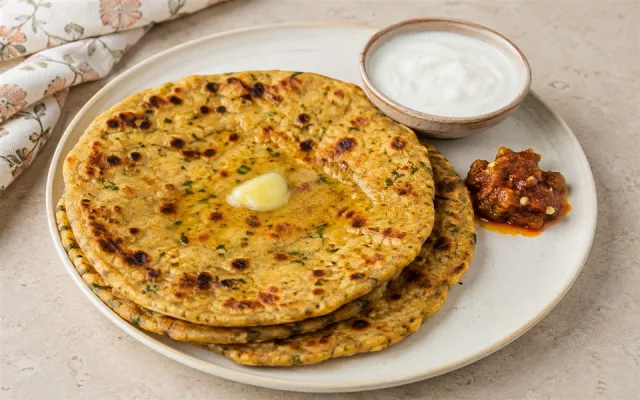 मिस्सी रोटी तैयार व्यंजन