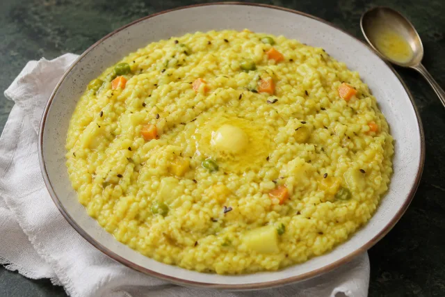 मूंग दाल खिचड़ी तैयार व्यंजन