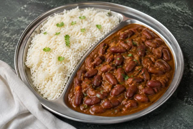 राजमा चावल तैयार व्यंजन