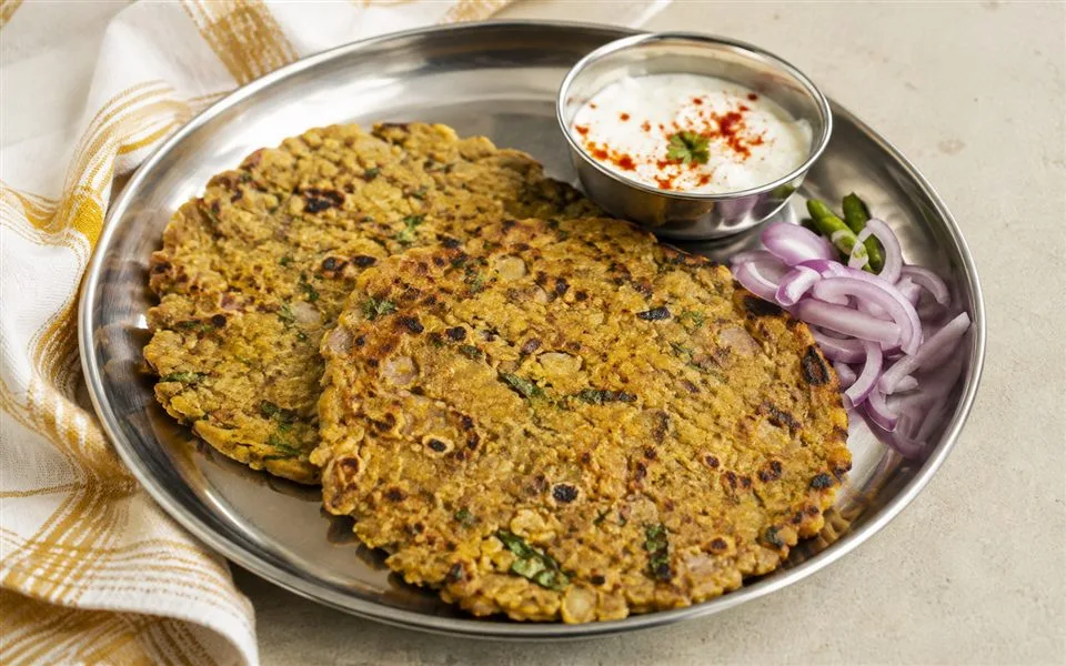 महाराष्ट्रीयन थालीपीठ तैयार व्यंजन